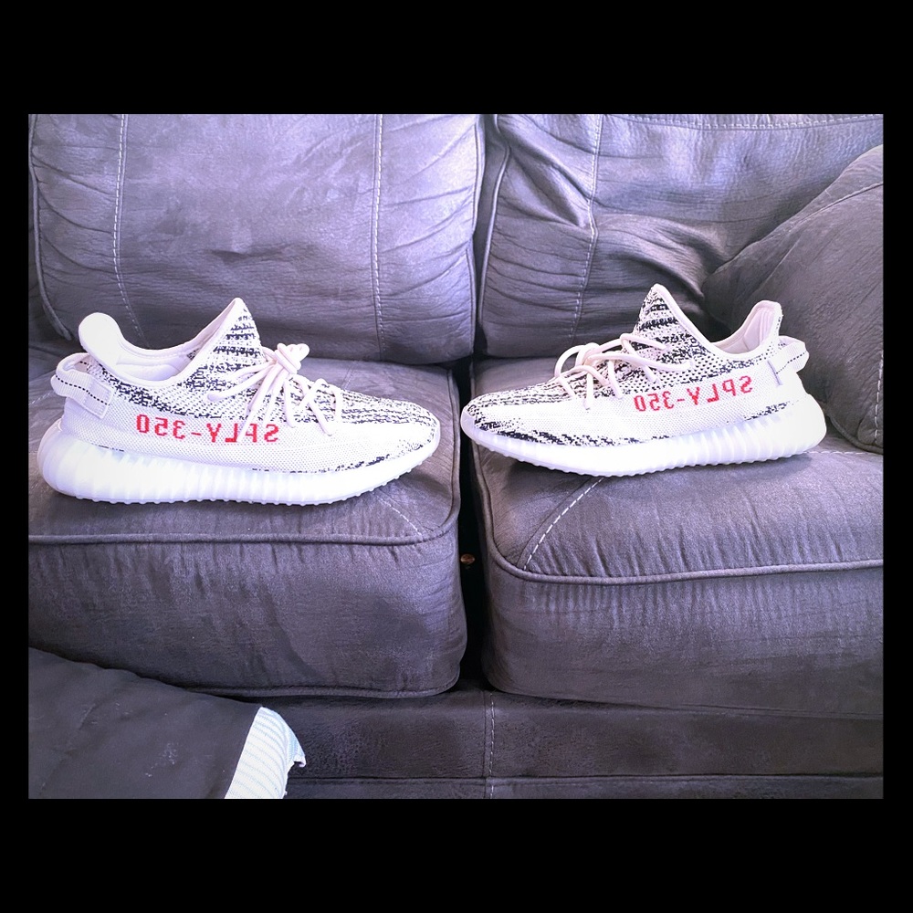 Authentic... yezzy 350 zebras💯